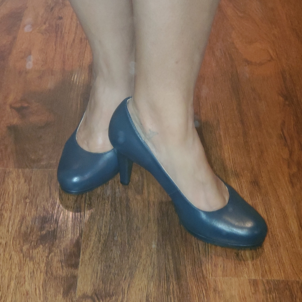 Naturalizer Michelle Pumps in Navy